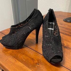 Elle lace peep toe heels